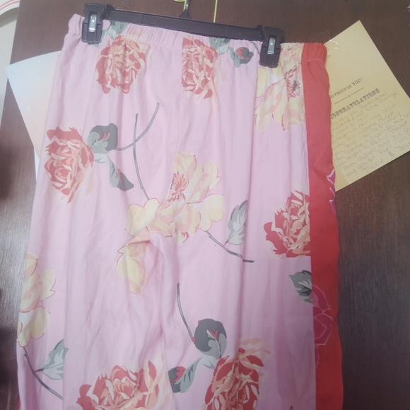 VICTORIA SECRET Sateen Silky Floral Pajama Pants - Medium - Picture 8 of 9